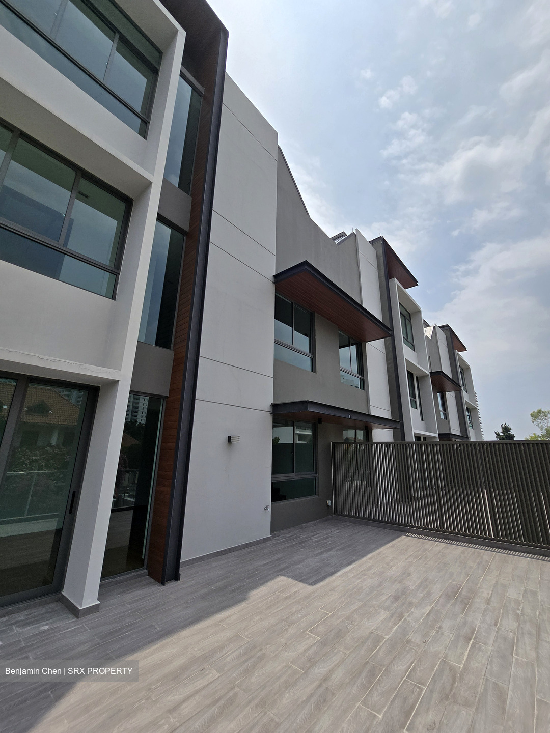 East Coast Avenue (D15), Terrace #606418001